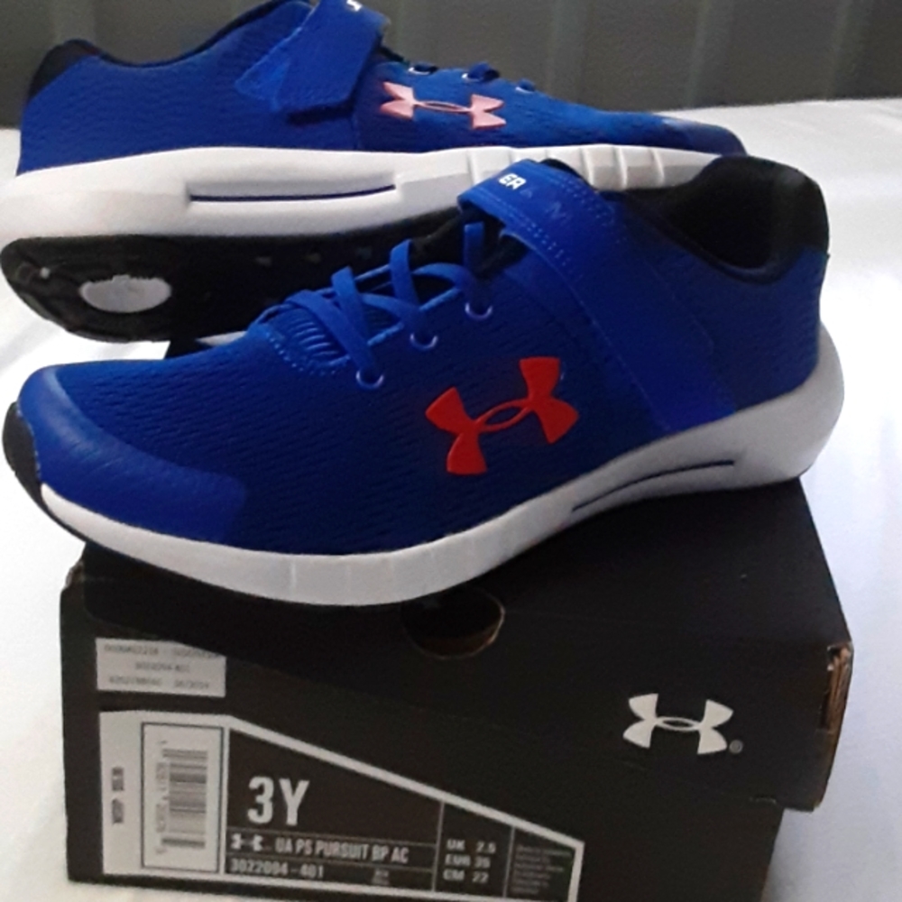 Never Worn Boys Under Armour Shoes Blue Size 3Y